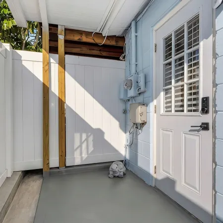 Cozy Modern Studio Getaway in Pinellas Park