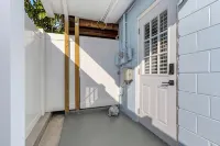 Cozy Modern Studio Getaway in Pinellas Park