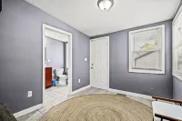 3BR1.5BA Retreat - Near Airport - Homestays