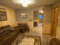 Lake view , Cozy One Bedroom! Walk to Beach and Town! Hotels in Bolton