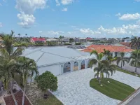 Waterfront, Heated Pool, Kayaks, Game Room, Fishing