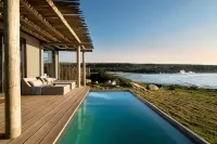 GweGwe Beach Lodge - bar