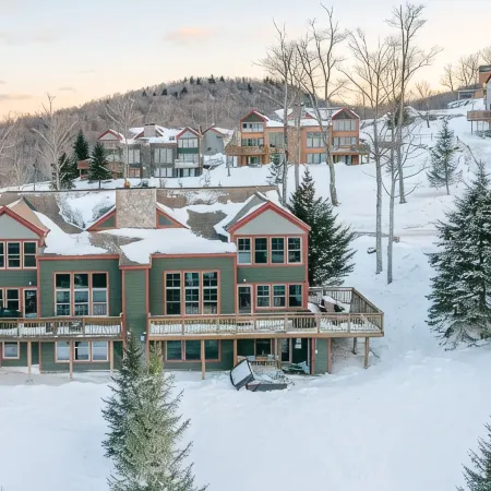 Ski-on Ski-Off w Private Hot Tub & Sauna!