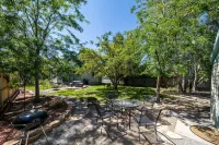 Steps from Downtown Cody - Spacious home that sleeps 10!