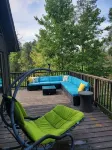 Secluded chalet in the woods overlooking a huge pond only 5 minutes to town. - Alphydda