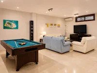 Lux Villa with Year-Round Heated Pool, beautiful outdoor space & Game Room