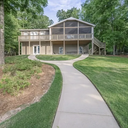 NEW OWNERS: Family Lakefront Retreat: huge dock/kayak/fish/fire pit/amenities