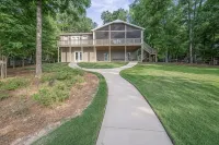 NEW OWNERS: Family Lakefront Retreat: huge dock/kayak/fish/fire pit/amenities - 4-Star