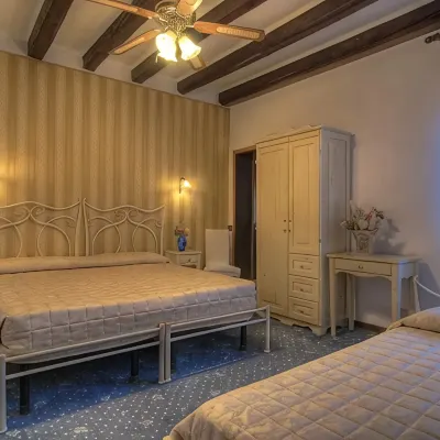 Al Soffiador Hotels near Murano