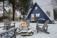 Bethel Woods Escape: Fire Pit~BBQ~Hiking~on 5 Acres~Cute A-Frame - Boutique