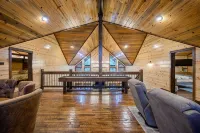 Trophy Buck Lodge - 5 bedroom + 5 ensuite bath Luxury Cabin - Centrally Located - Balkoner