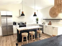 Luxurious New House Between Ark Encounter and Creation Museum-Sleeps 8