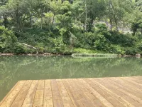 Charming 2-bedroom cabin uwith WiFi, AC in amazing McCarr