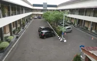 井裡汶薩帕迪亞酒店 - 汽車旅館
