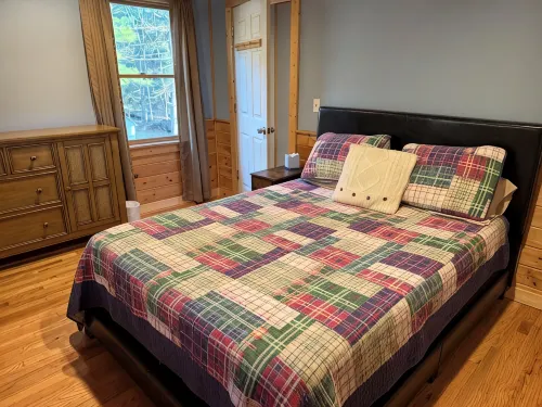 Waterfront paradise, hot tub.  Saratoga/Lake George. Super clean & sanitized. - Homestays
