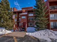 Silverthorne Condo with Mtn views, Pool & Hot tub Hotels in Silverthorne