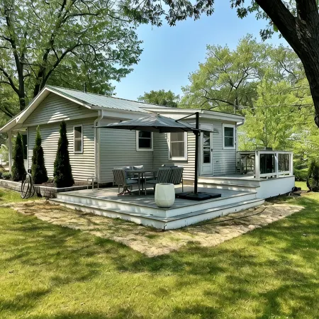 Charming 2-bedroom cottage steps away from the beach, restaurants, and downtown