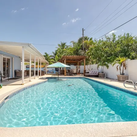 Downtown Cocoa Beach, Heated Pool House Next to Beach