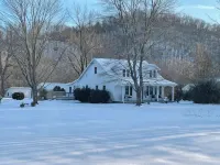 The "Small" House - Homestays