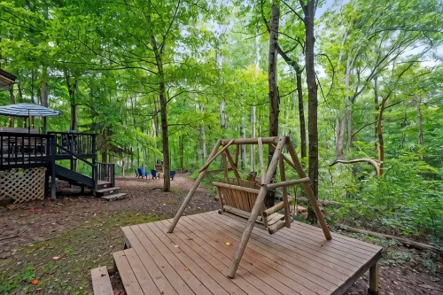 Boho Cabin w/ Hot Tub.  Private & Cozy Escape - homestay