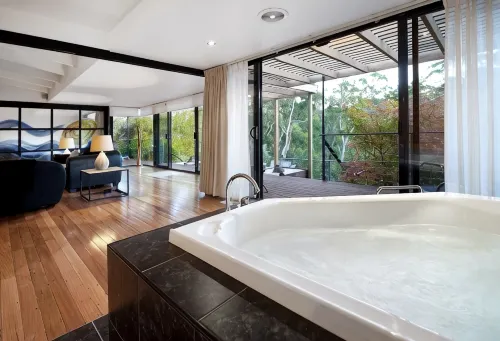 Centrally located 2-bedroom luxury pet friendly villa in Australia’s spa country - Homestays