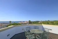 Spacious 4 bedroom villa in quiet location with sea views - Pemandangan Pantai