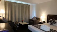 Hibiscus Lakeside Motel - Beach