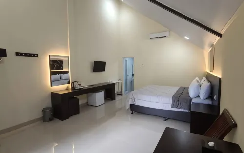 Augusta Hotel & Glamping Sukabumi - parking