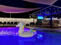 Luxury•PickleBall•Golf•Pool•HotTub•Grill•Arcades•6 TV’s•Playground• .5 Acre - Villas