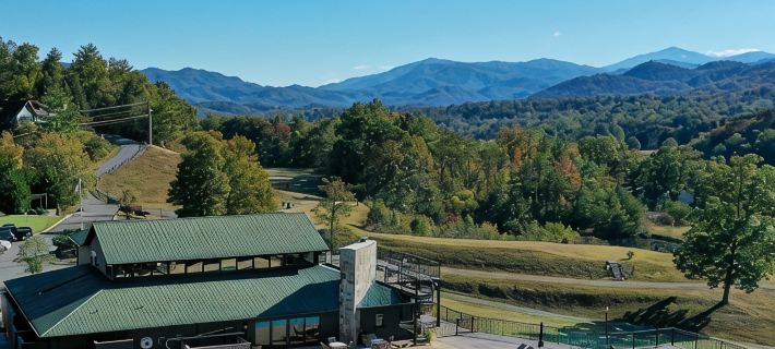 A Luxury Cabin with panoramic mountain views and 3 King Ensuites and Hot Tub! Hotels in Blount County