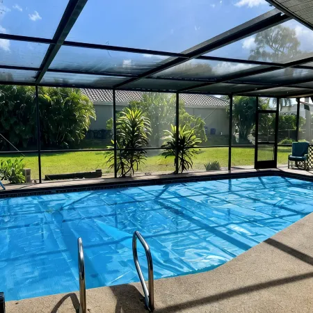 CHARMING! 3-bedroom house with Pool, WiFi, AC in marvelous Fort Myers near beach