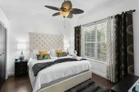 Dunedin Lux 5Br Villa w/Heated Saltwater Pool & Spa, Patio, Putting Green & BBQ