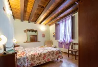 Country villa with private pool and garden great for families, groups