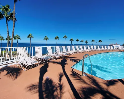 Hamilton Cove 2-bedroom condo with golf car & A/C in pleasant Catalina Island فنادق في أفالون