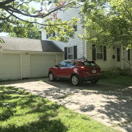 Burlington Home - great location to everything!
