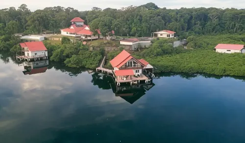 六柱度假村 - 泳池