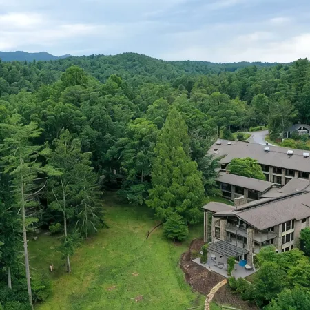 Kanuga Inn & Lodging