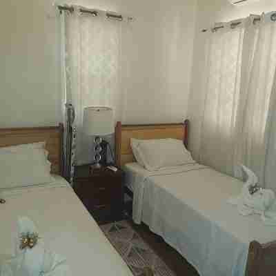 Two charming 2-bedroom cottages with AC and WiFi in delightful Queenstown  Gtown Rooms
