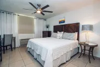 Infinity Pool w Ocean Views-CrashBoat Beach-Surfing-Snorkeling-Diving-Paradise - 2-Star