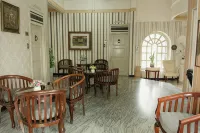 Grand Kurnia Hostel - Pensions
