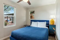 Cozy Casita with Private Courtyard - 1.3 Miles to Uofa / 3.5 Miles to Downtown - Apartments