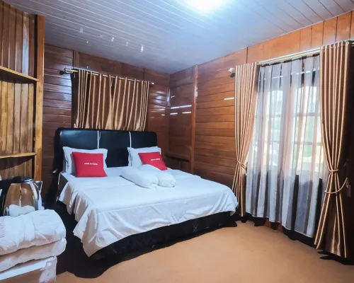 Noah Hotel Silangit Hotel di Silando