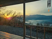 Stunning Mountain Views with Hot Tub & 2 King Suites! Private & Peaceful. - con vistas a la montaña