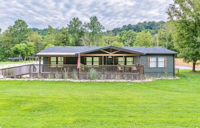 Creek-Front Getaway at Dale Hollow Lake