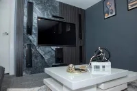 One-bedroom guest suite with  private entry