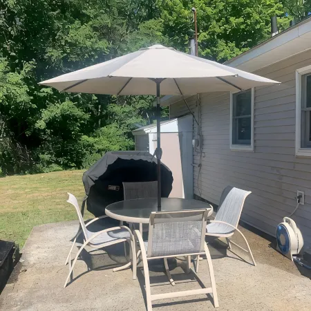 Guilford home -self check in, off-street parking