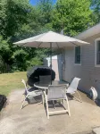 Guilford home -self check in, off-street parking