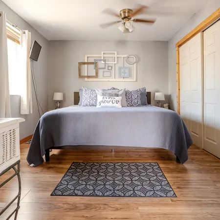 Cozy Cottage near downtown brings Georgetown Lake & Fairmont to your fingertips!