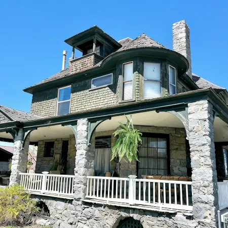Historic Montana Manor