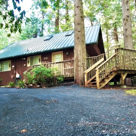Family & Dog Friendly 2 Bedroom Plus Loft Beach Cabin